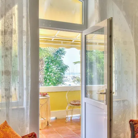 Apartment By The Sea - 23638